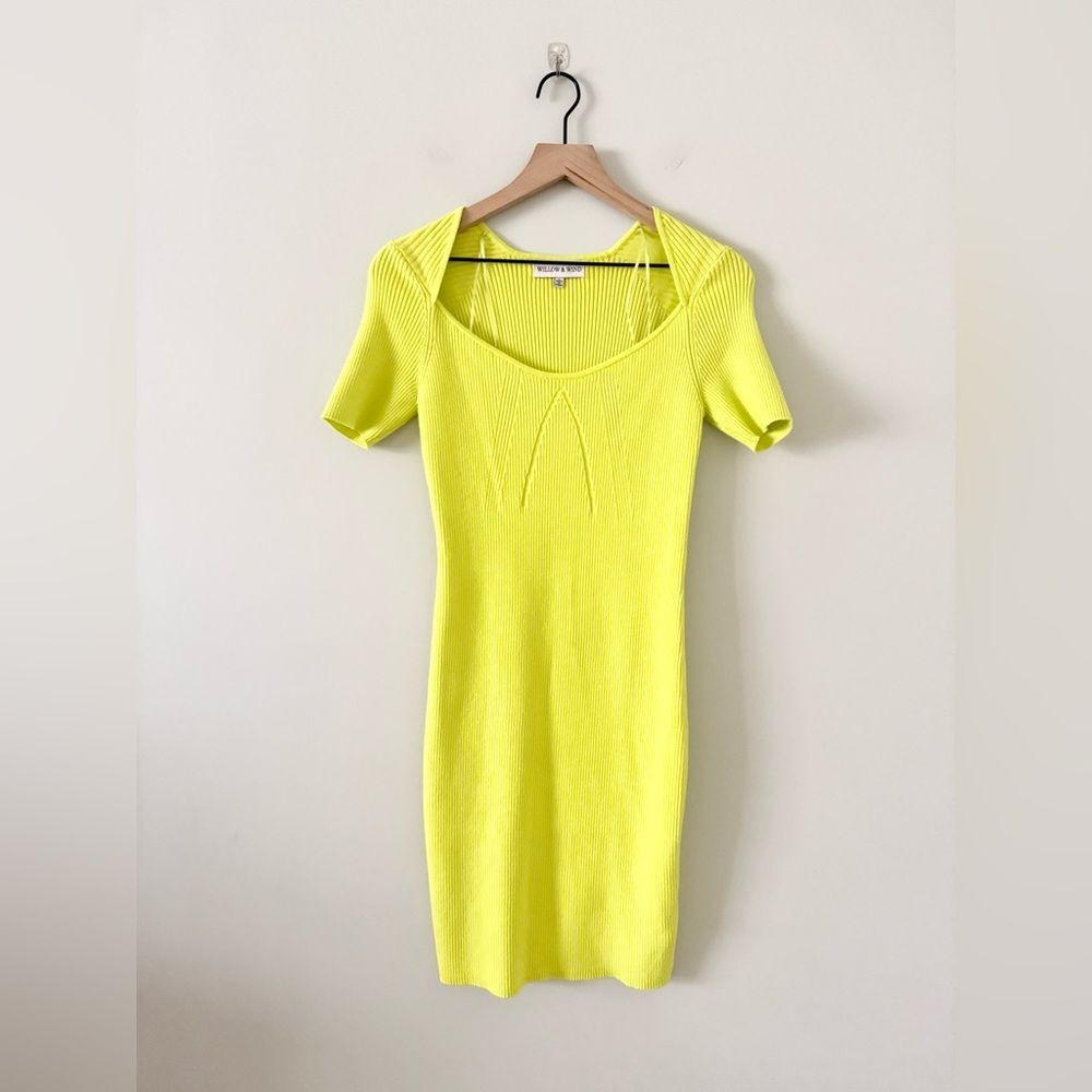 Willow & Wind Short Sleeve Midi Ribbed Knit Sweater Dress in Chartreuse - Size L
